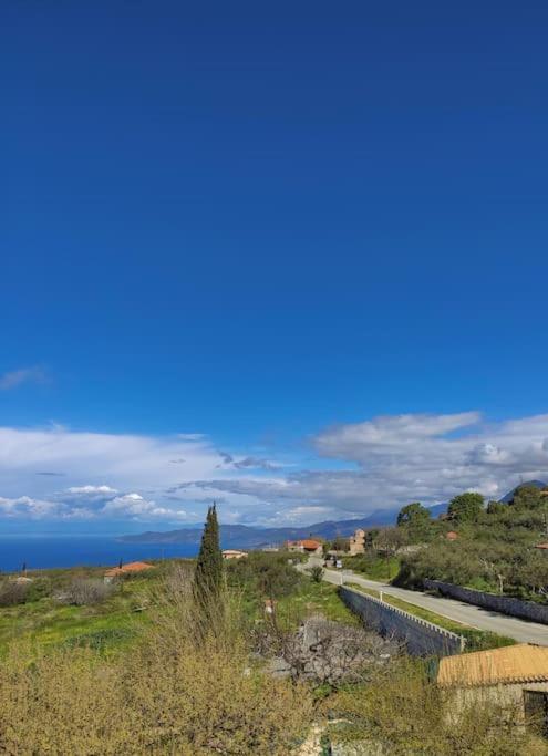 Μαγεμένος Πύργος Στις Θαλάμες Apartment Koumani Luaran gambar